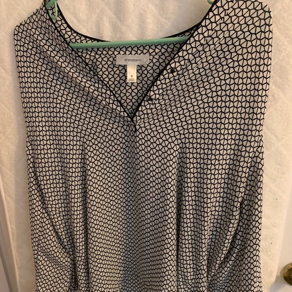 Dress Barn Poly geometric design poly blouse M